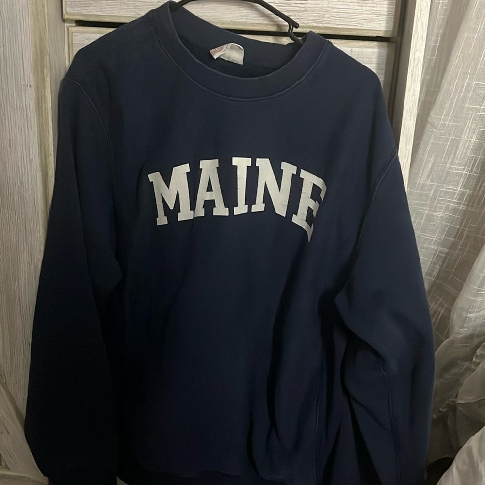 Oversized Maine Crew-Neck. Size small. Brand Pro-Weave